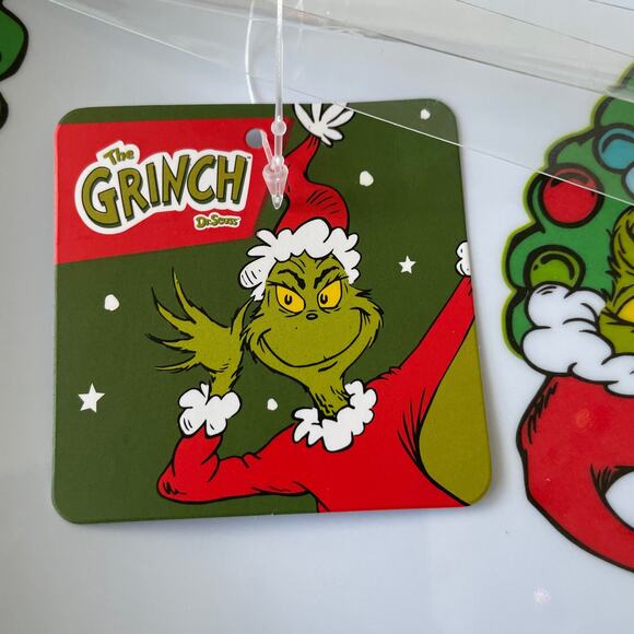 Dr. Seuss THE GRINCH Melamine Dinner Plates Set of 4 Green Red Christmas NEW - Picture 12 of 15